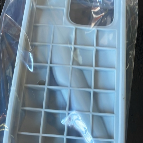 Rhode lip case for iPhone 14 Pro - Picture 4 of 4